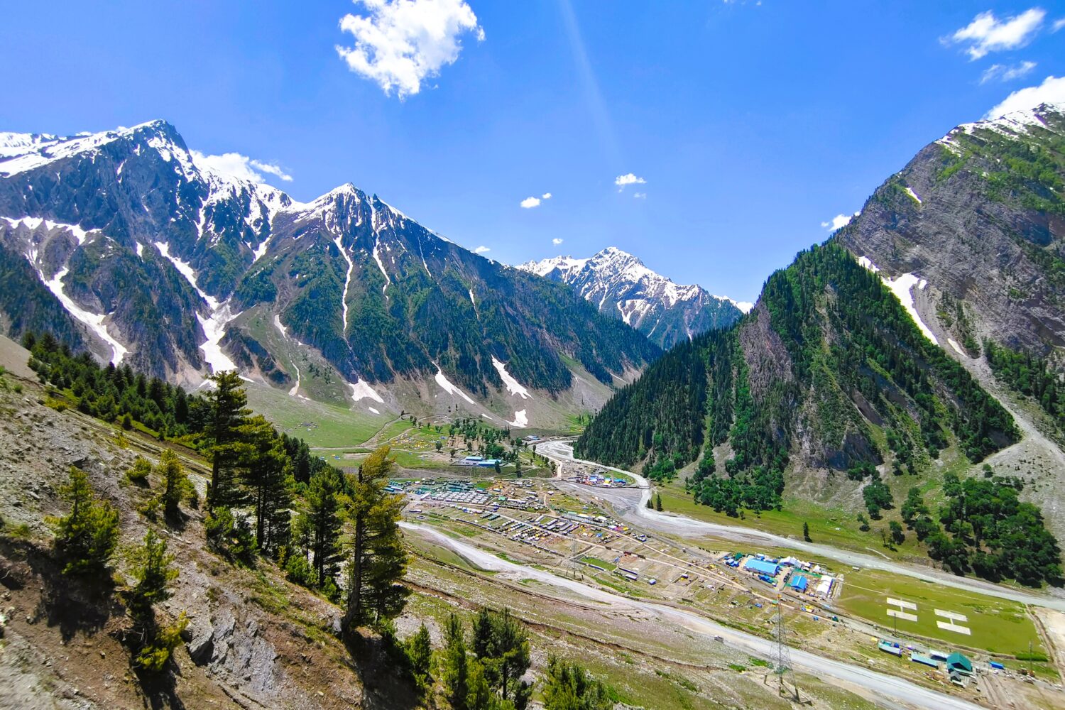 High-altitude mountain lake and Himalayan scenery near the Amarnath Yatra route in Jammu and Kashmir