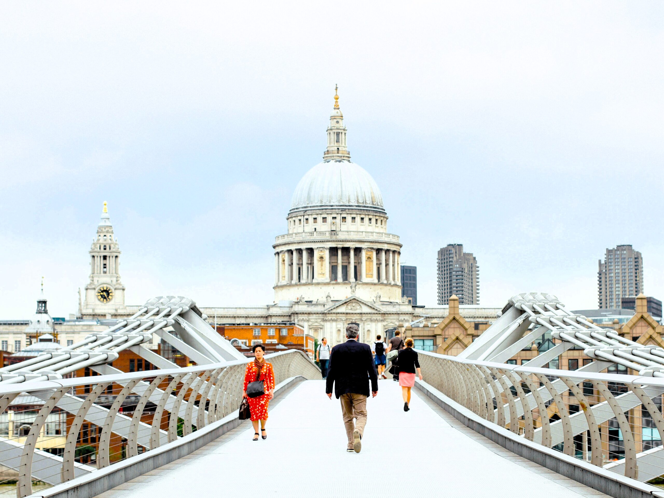 UK tourist visa planning guide with St Paul's Cathedral and Millennium Bridge in London