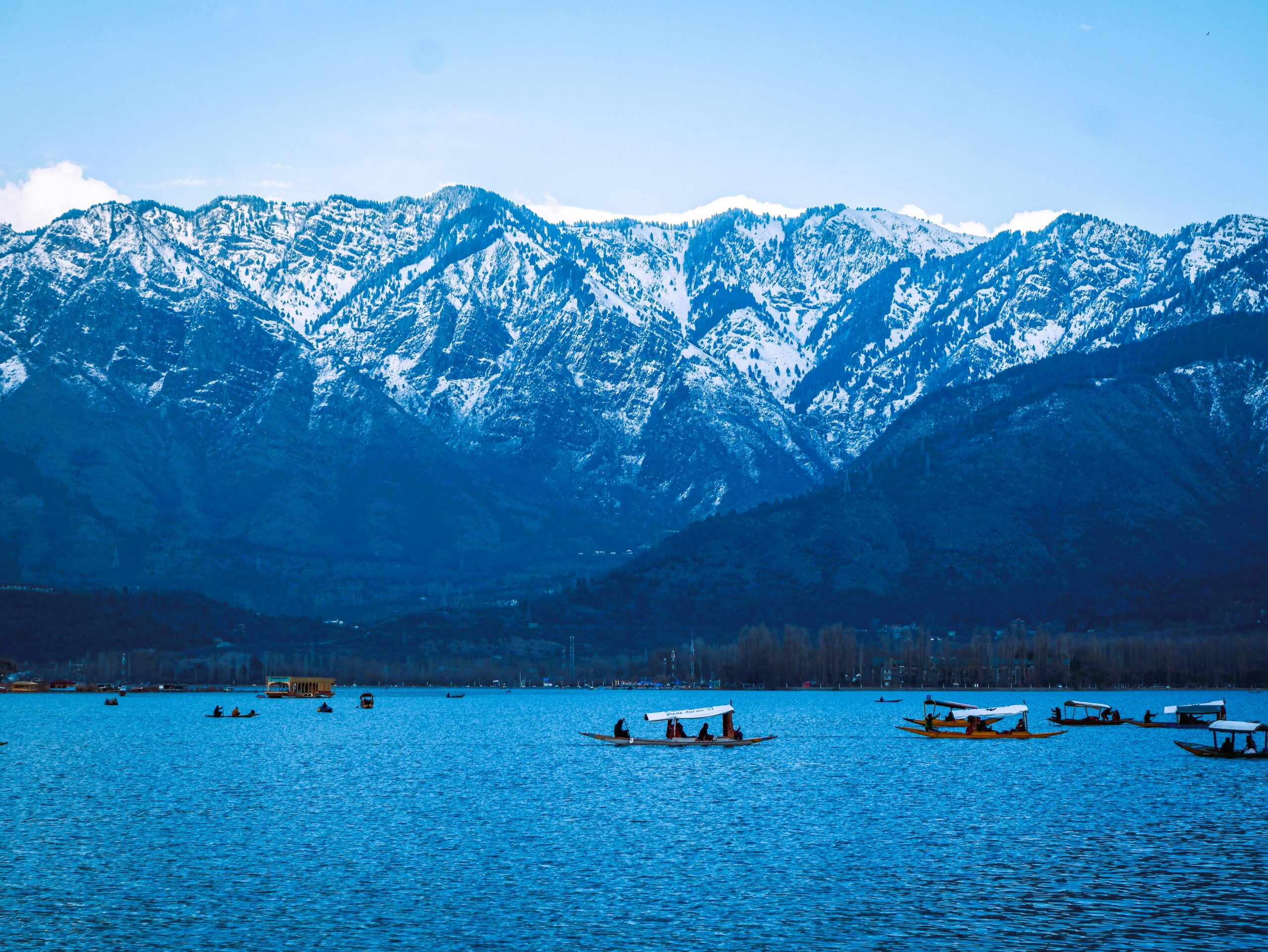 Kashmir India getaway package featuring Dal Lake