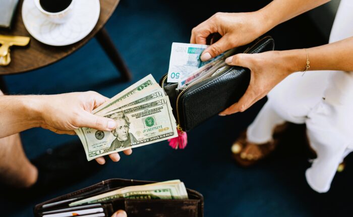 Currency exchange tips for international travelers before an overseas trip