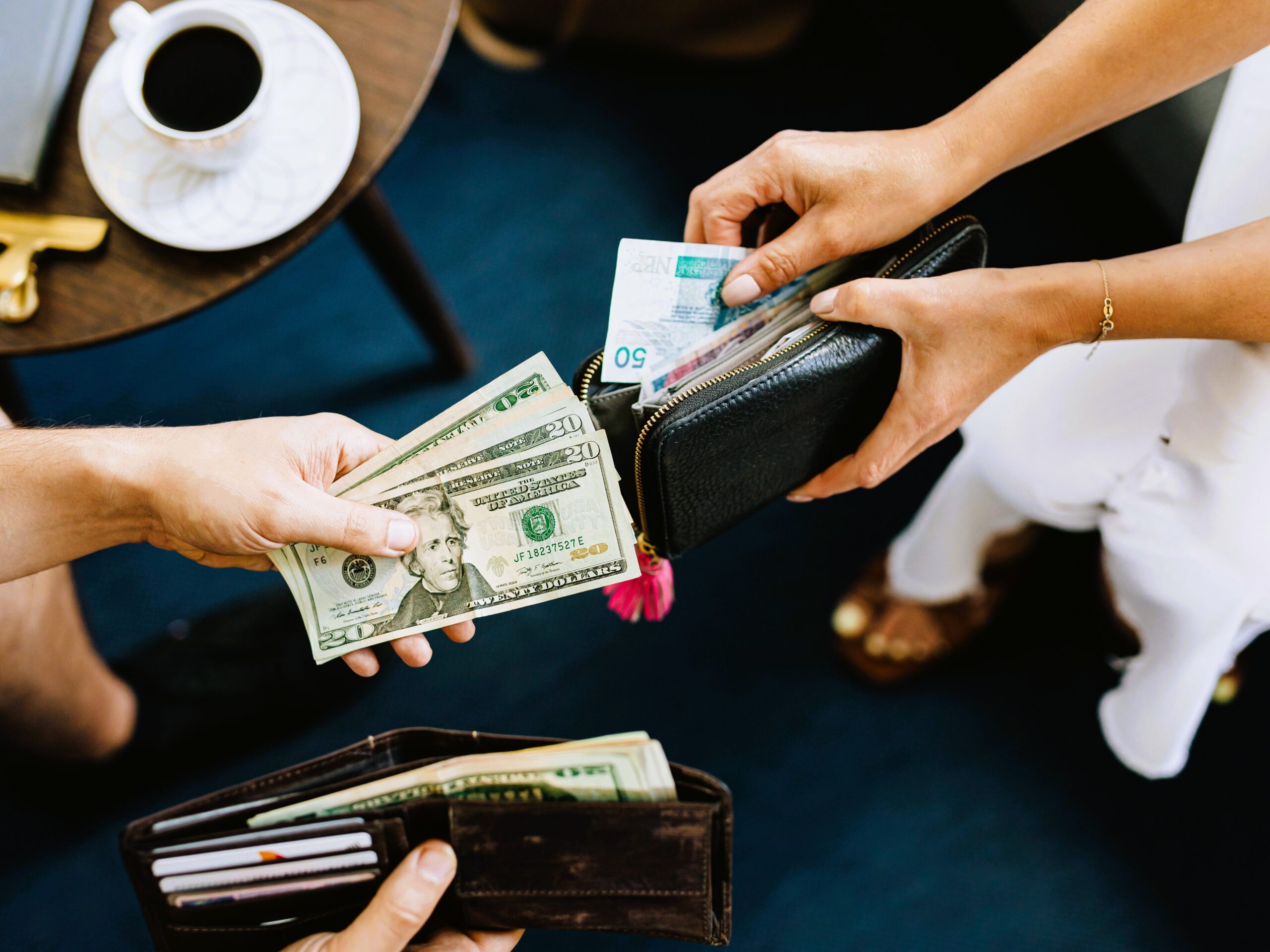 Currency exchange tips for international travelers before an overseas trip