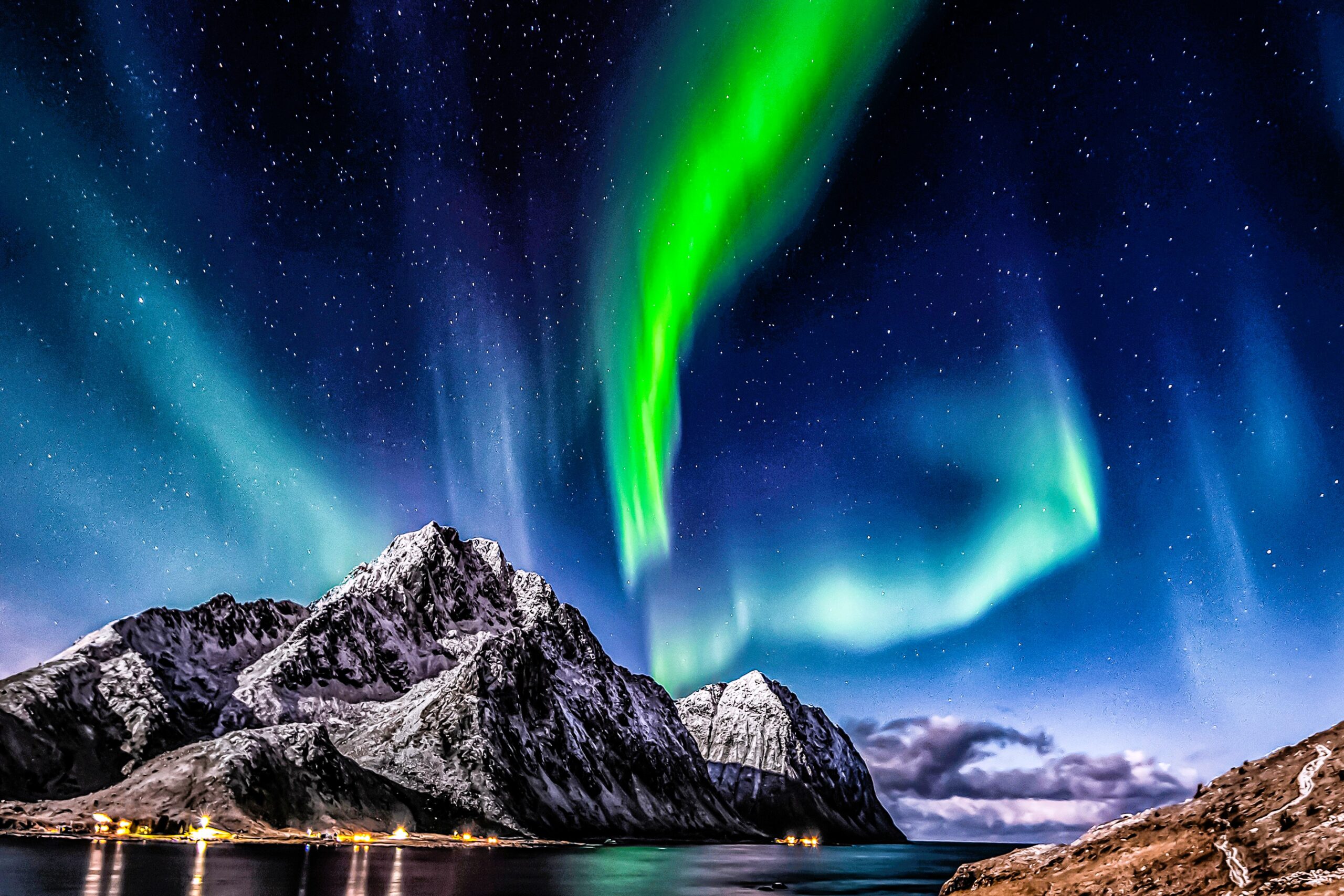 northern lights featured in Scandinavia tour package